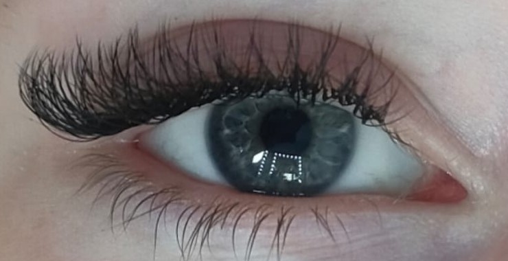 Wimperextensions bij Marjinal Salon, gezet in de salon